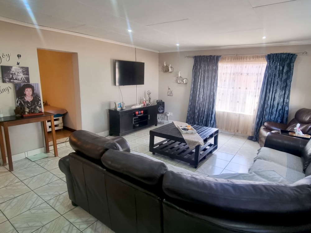 House sold in Uitsig, Bloemfontein - 1BX1664986 House sold in Uitsig, Bloemfontein - 1BX1664986