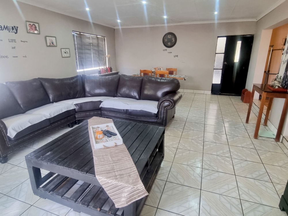 House sold in Uitsig, Bloemfontein - 1BX1664986 House sold in Uitsig, Bloemfontein - 1BX1664986