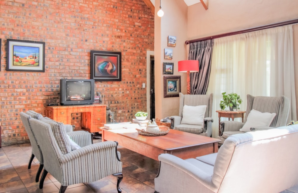 Security estate home for sale in The Coves - 1HR1736295