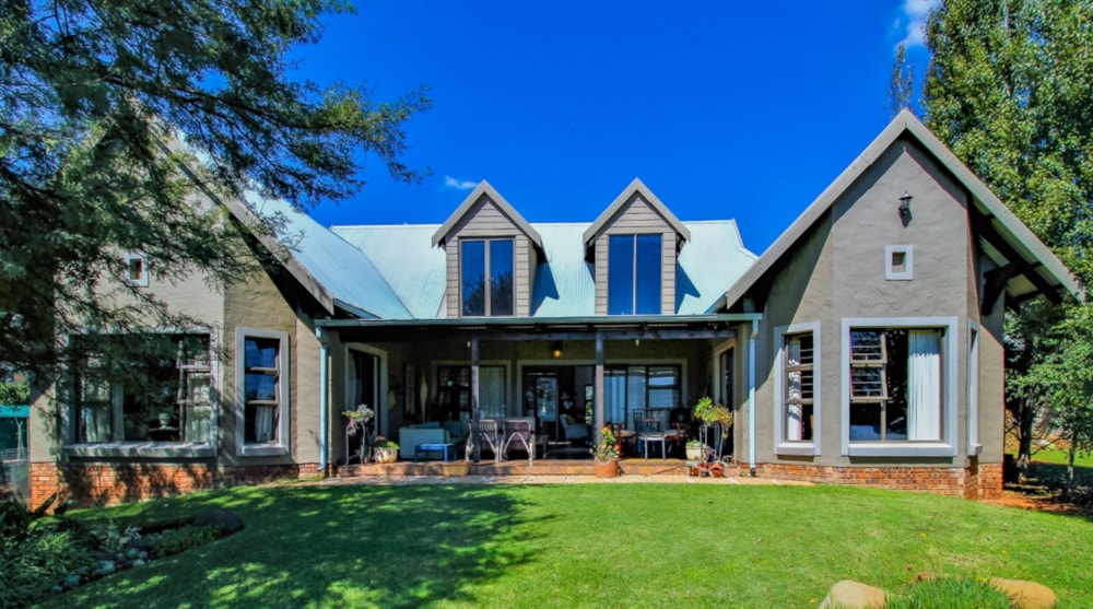 Security estate home for sale in The Coves - 1HR1736295