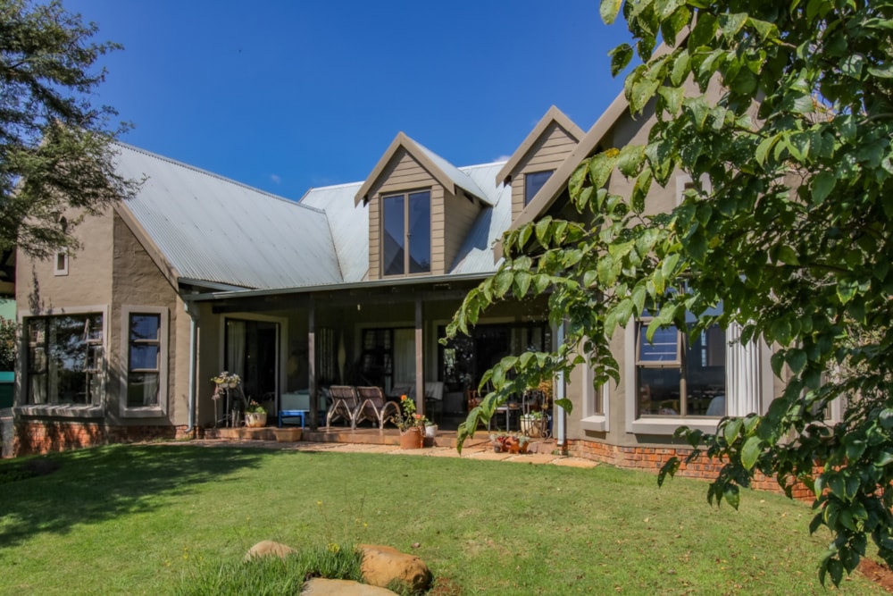 Security estate home for sale in The Coves - 1HR1736295