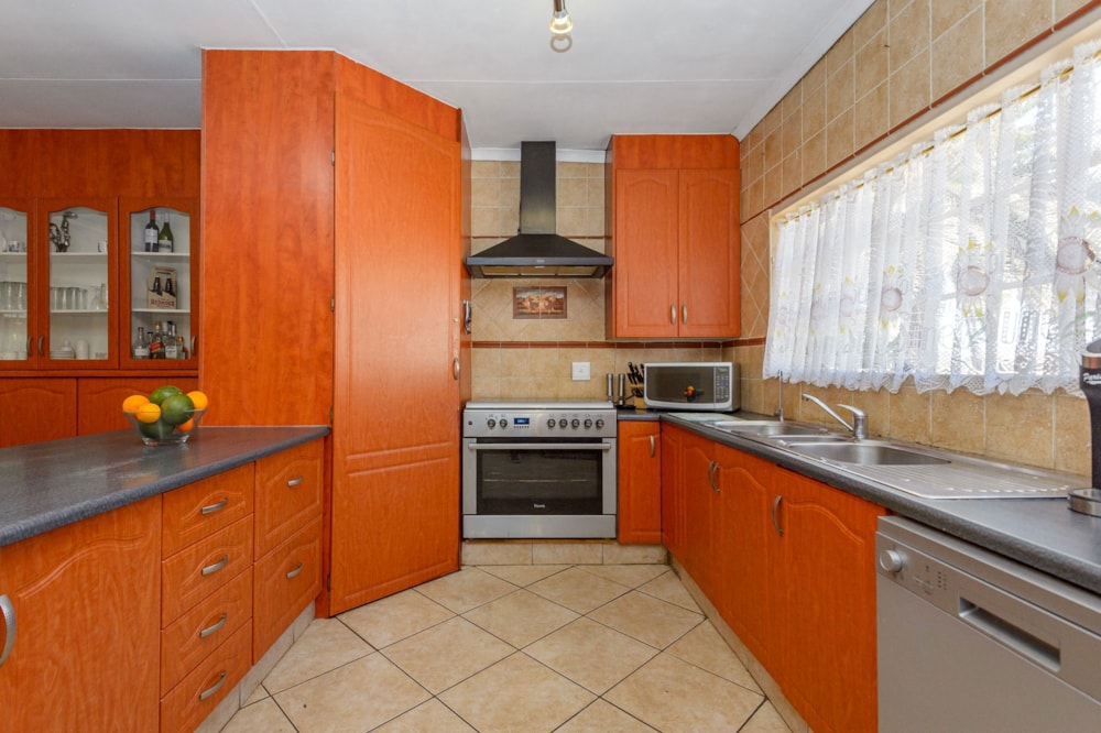 Security estate home sold in Van Riebeeck Park, Kempton Park - KTP1664349 Security estate home sold in Van Riebeeck Park, Kempton Park - KTP1664349