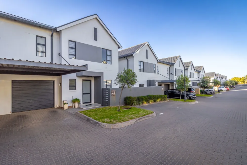 Townhouse let in Pinehaven - 1KR1664817 Townhouse let in Pinehaven - 1KR1664817