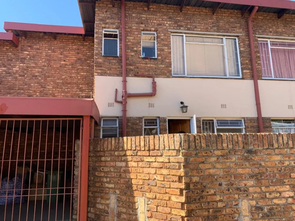 Townhouse for sale in Middelburg Central (Mpumalanga Central)  - 1MD1745376