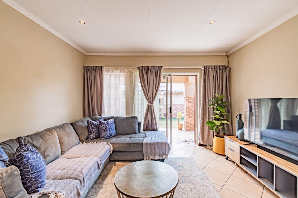 Townhouse let in Equestria - PTL1689090 Townhouse let in Equestria - PTL1689090