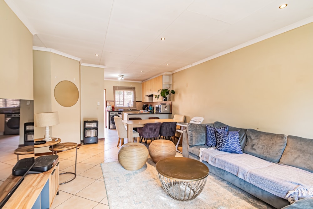 Townhouse let in Equestria - PTL1689090 Townhouse let in Equestria - PTL1689090