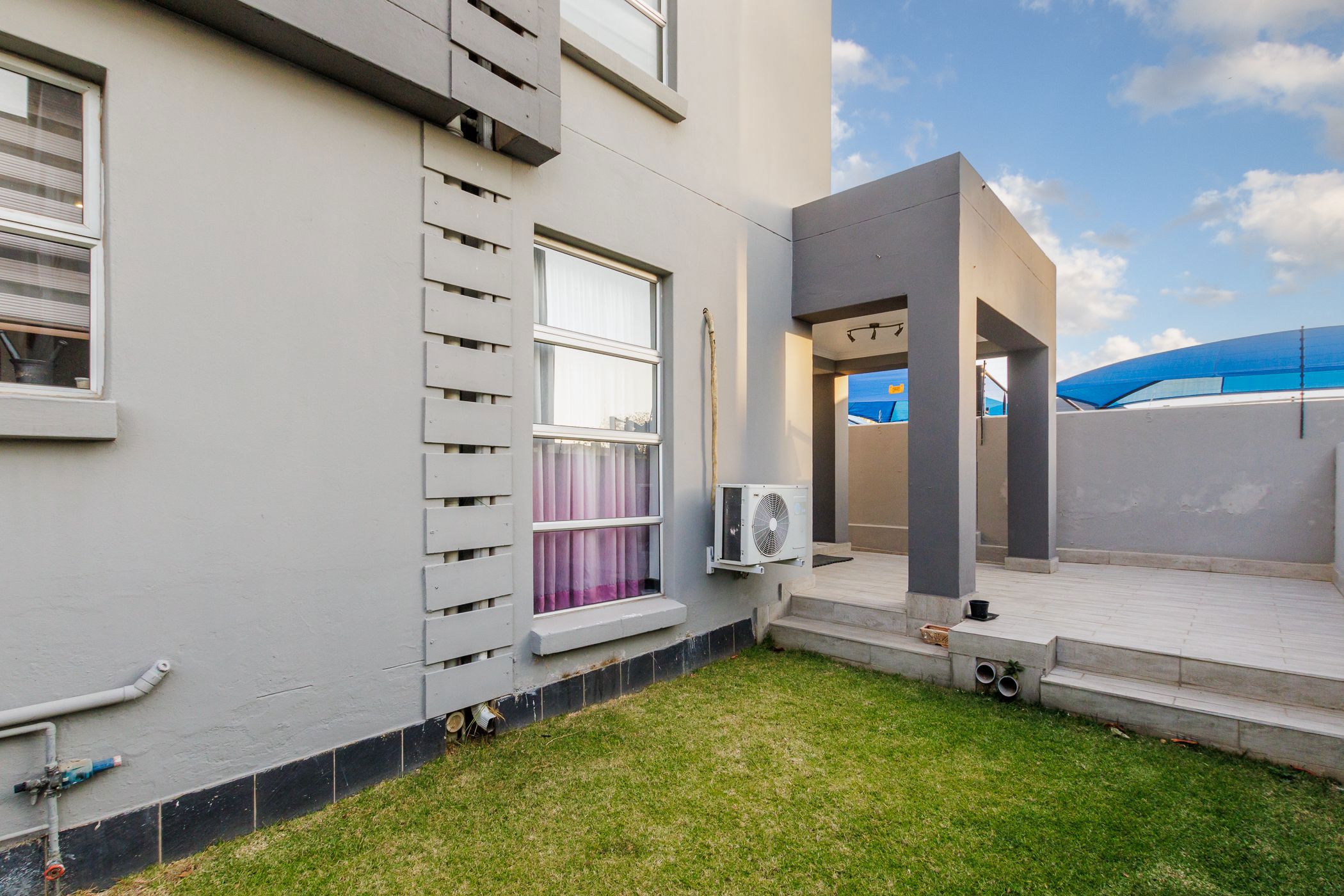 Townhouse sold in North Riding - FW1655523