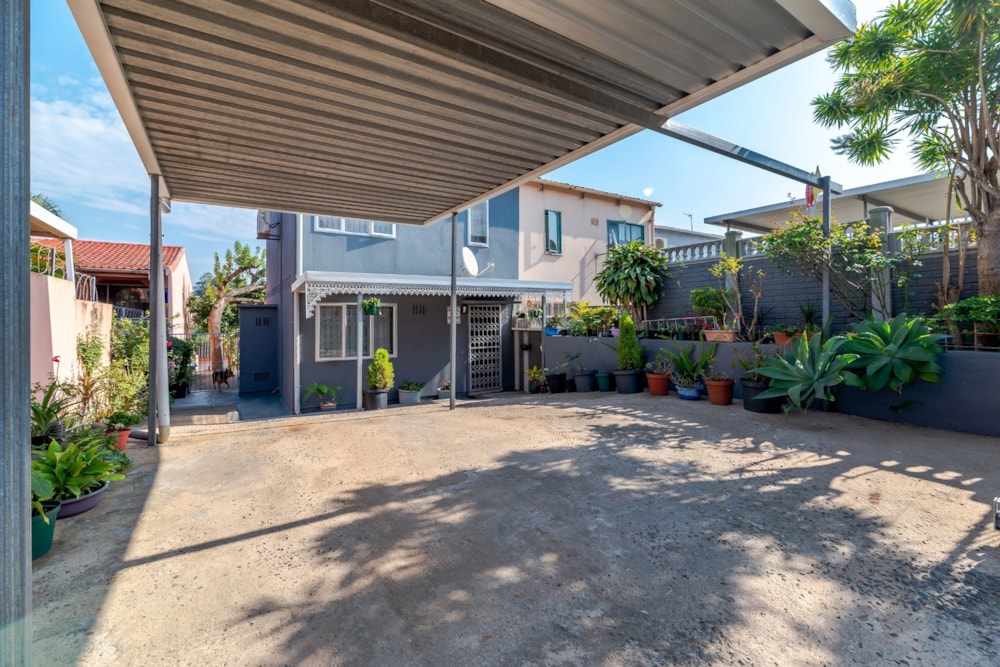 Double-storey house for sale in Northcroft - 1ND1667286