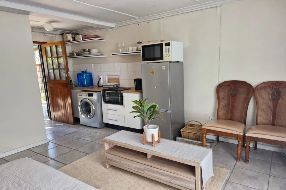 Bachelor apartment to rent in Sunnyside, Grahamstown, Makhanda - 1GC1750218 Bachelor apartment to rent in Sunnyside, Grahamstown, Makhanda - 1GC1750218