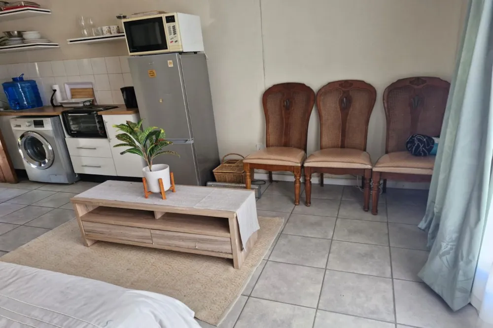 Bachelor apartment to rent in Sunnyside, Grahamstown, Makhanda - 1GC1750218 Bachelor apartment to rent in Sunnyside, Grahamstown, Makhanda - 1GC1750218