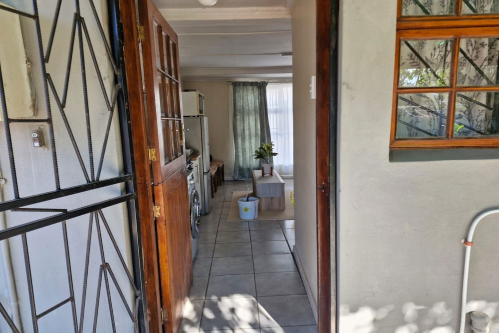 Bachelor apartment let in Sunnyside, Grahamstown, Makhanda - 1GC1710560 Bachelor apartment let in Sunnyside, Grahamstown, Makhanda - 1GC1710560