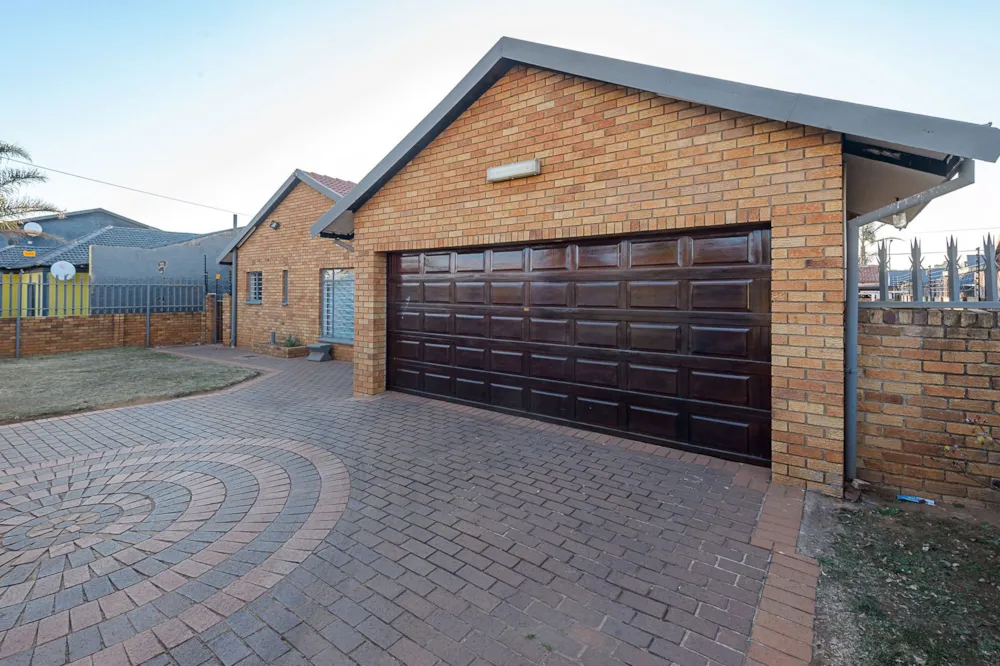 House sold in Lenasia South - 1GV1665626 House sold in Lenasia South - 1GV1665626