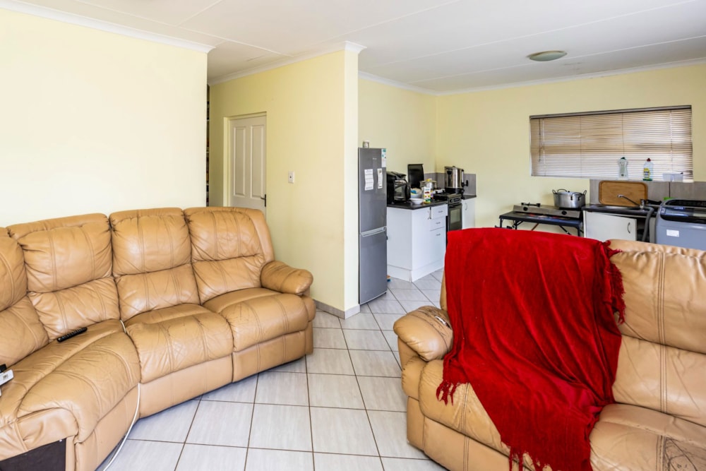 House for sale in Kidds Beach - 1ET1664840