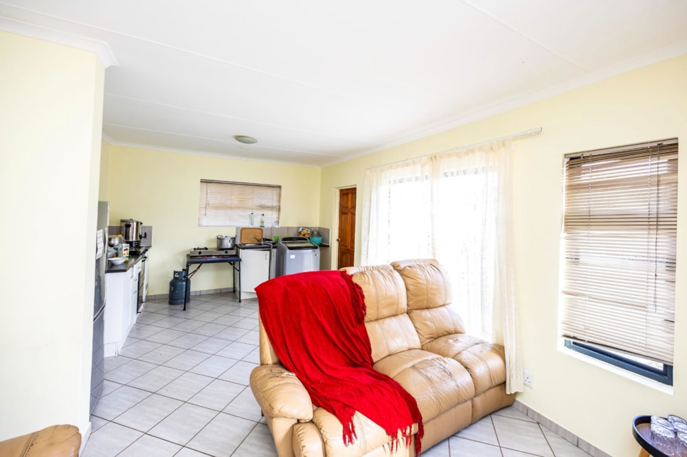 House for sale in Kidds Beach - 1ET1664840