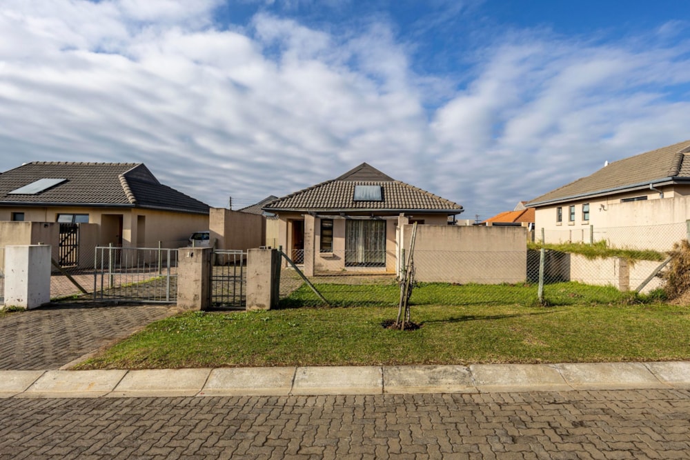 House for sale in Kidds Beach - 1ET1664840