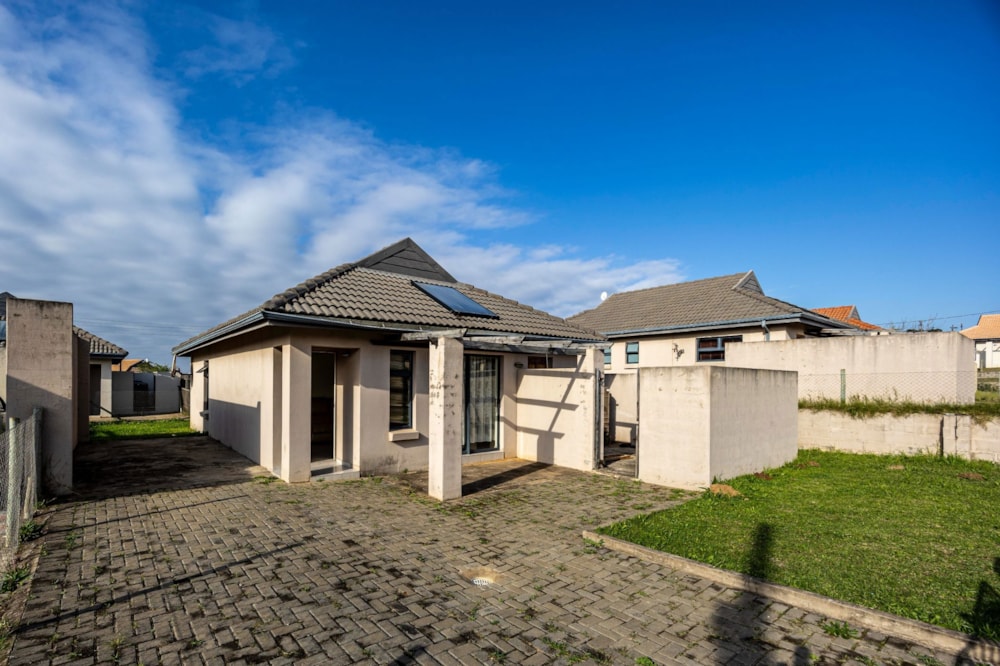 House for sale in Kidds Beach - 1ET1664840