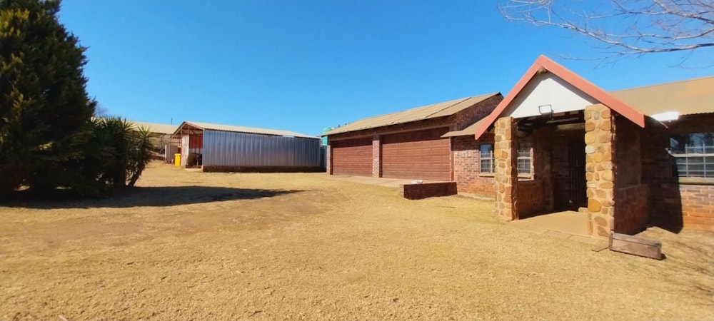 Smallholding for sale in Lydenburg (Mashishing) - 1LY1648072
