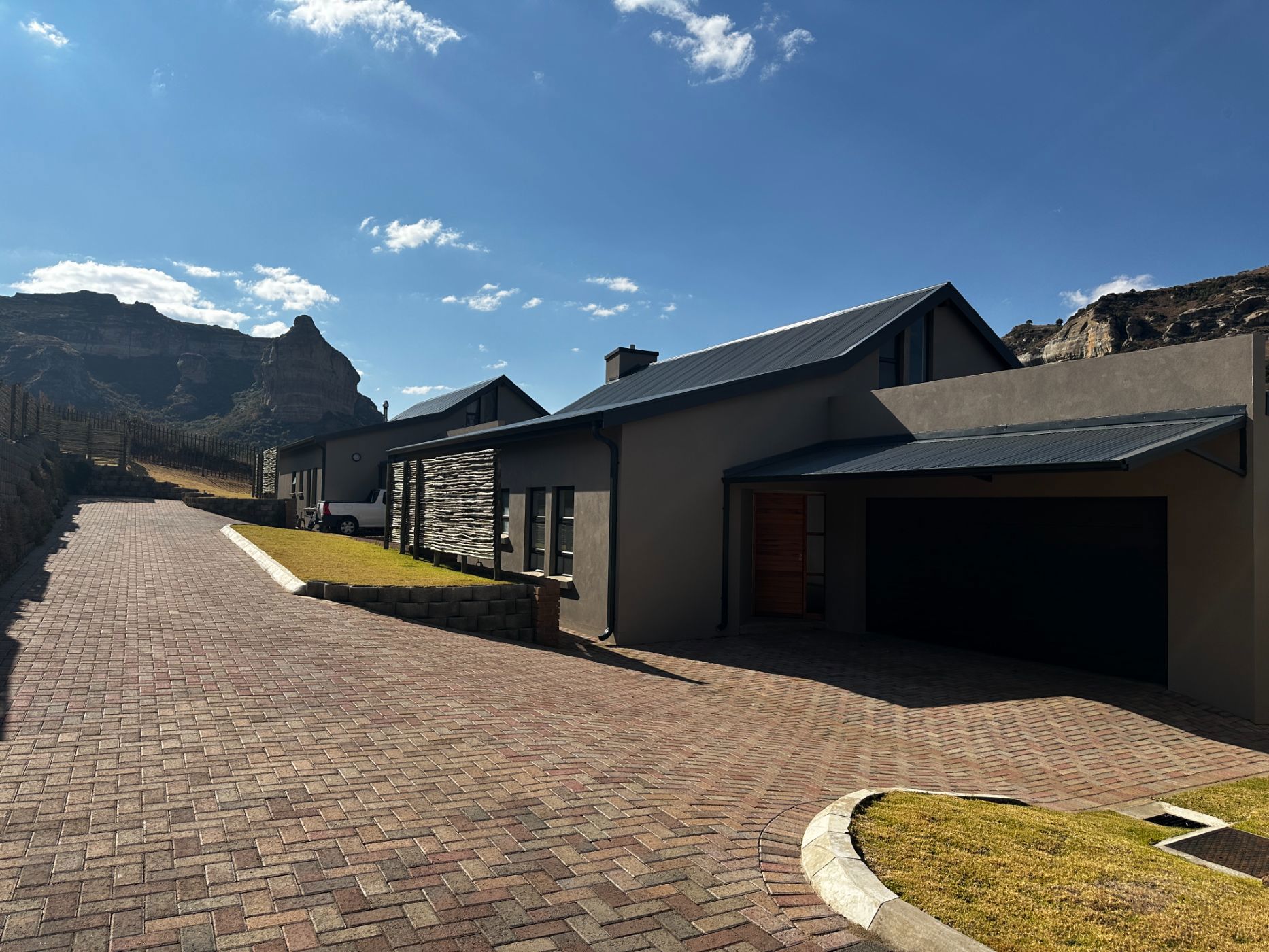 Townhouse sold in Clarens - 1CS1656244