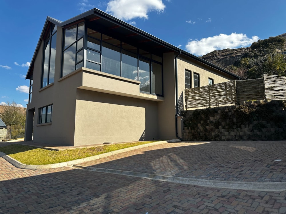 Townhouse for sale in Clarens - 1CS1667884