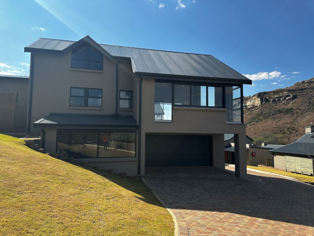 Townhouse for sale in Clarens - 1CS1667884