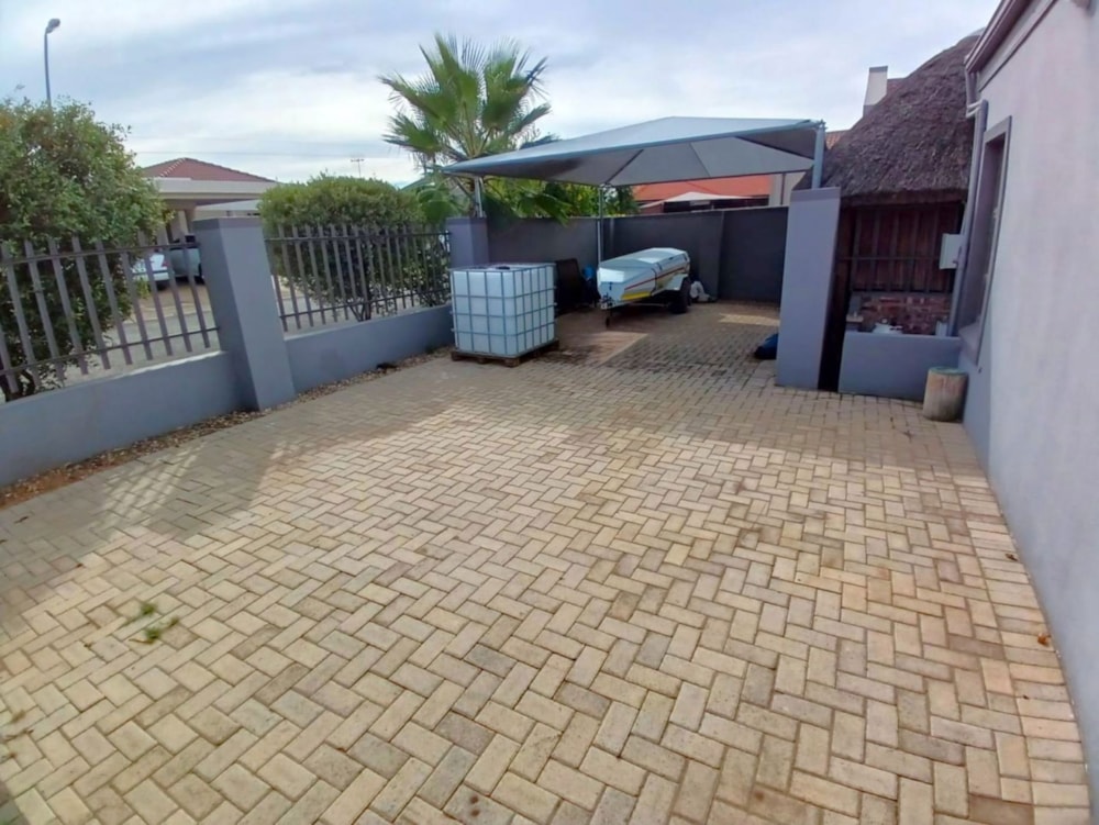 Security estate home sold in Oudtshoorn - 1OU1664114 Security estate home sold in Oudtshoorn - 1OU1664114