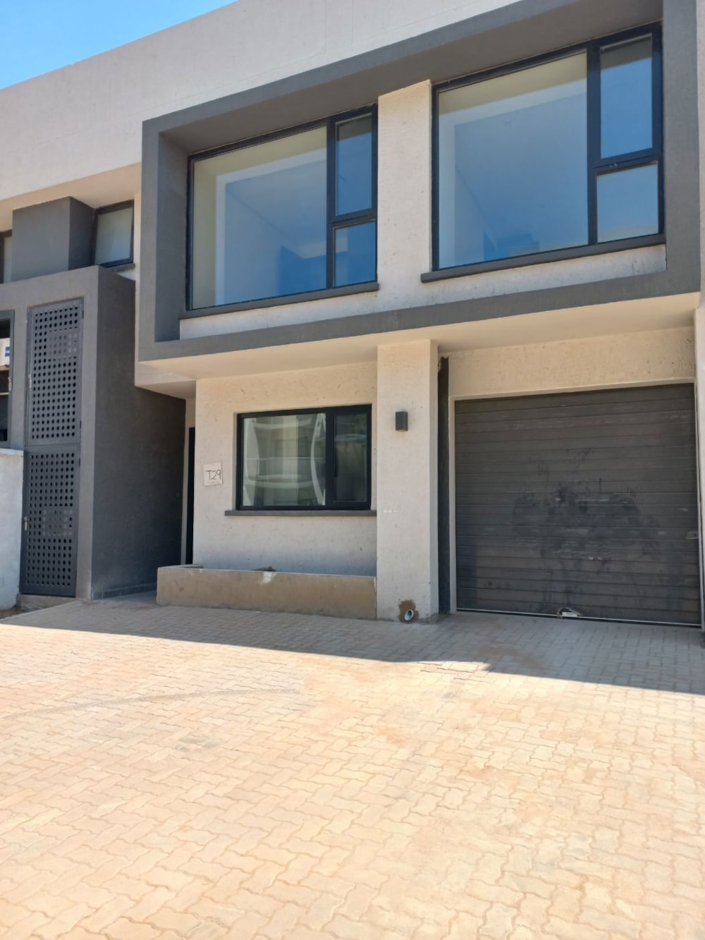 Townhouse let in Block 10, Botswana - 3BO1690086 Townhouse let in Block 10, Botswana - 3BO1690086