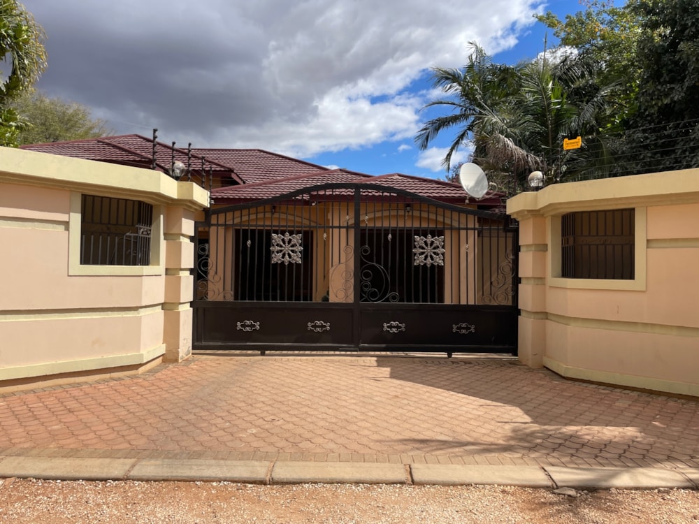 House for sale in Meanwood, Zambia - 3ZA1664299