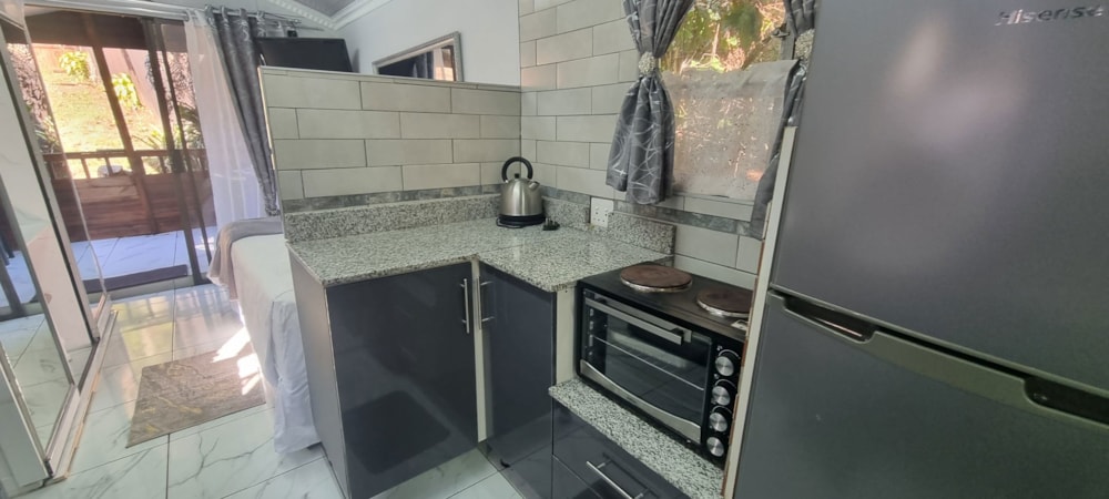 Bachelor apartment let in Kloof - 1KF1717749