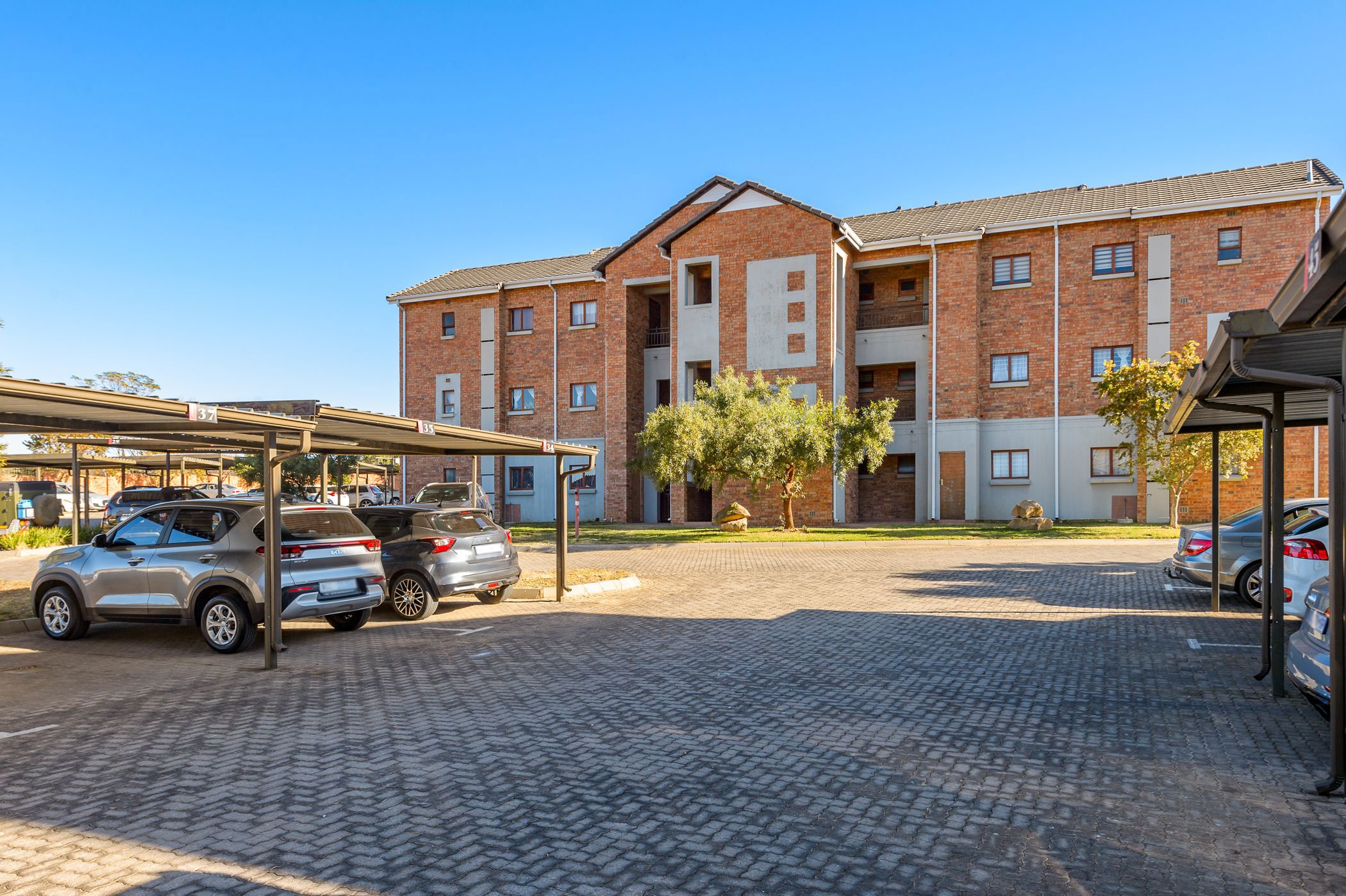 Apartment sold in Fourways - RAN1665277