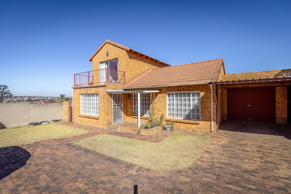 Double-storey cluster sold in Grobler Park - RDT1665514 Double-storey cluster sold in Grobler Park - RDT1665514