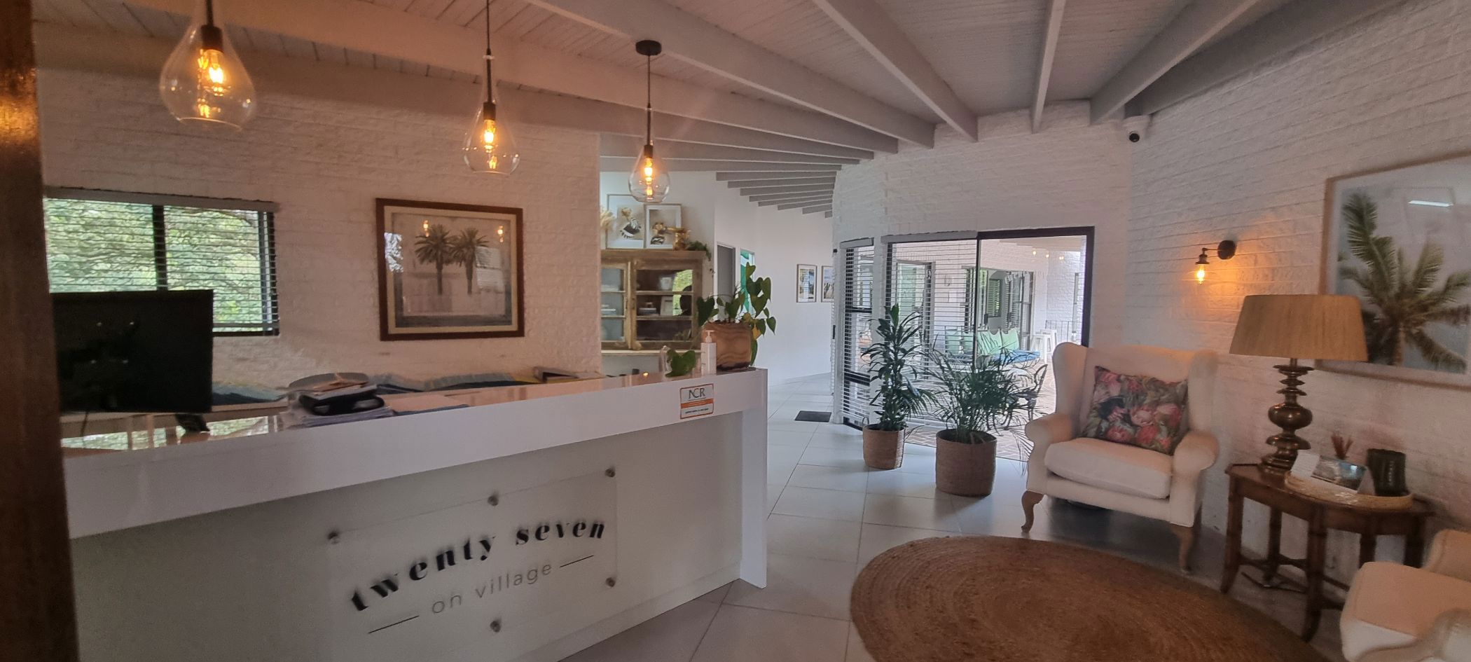 Commercial business to rent in Kloof - 1KF1696370