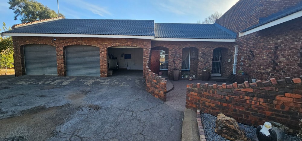 Smallholding for sale in Vandermerweskroon - 1VT1665947