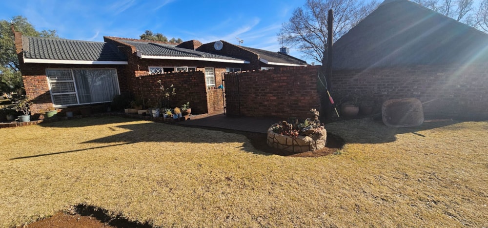 Smallholding for sale in Vandermerweskroon - 1VT1665947