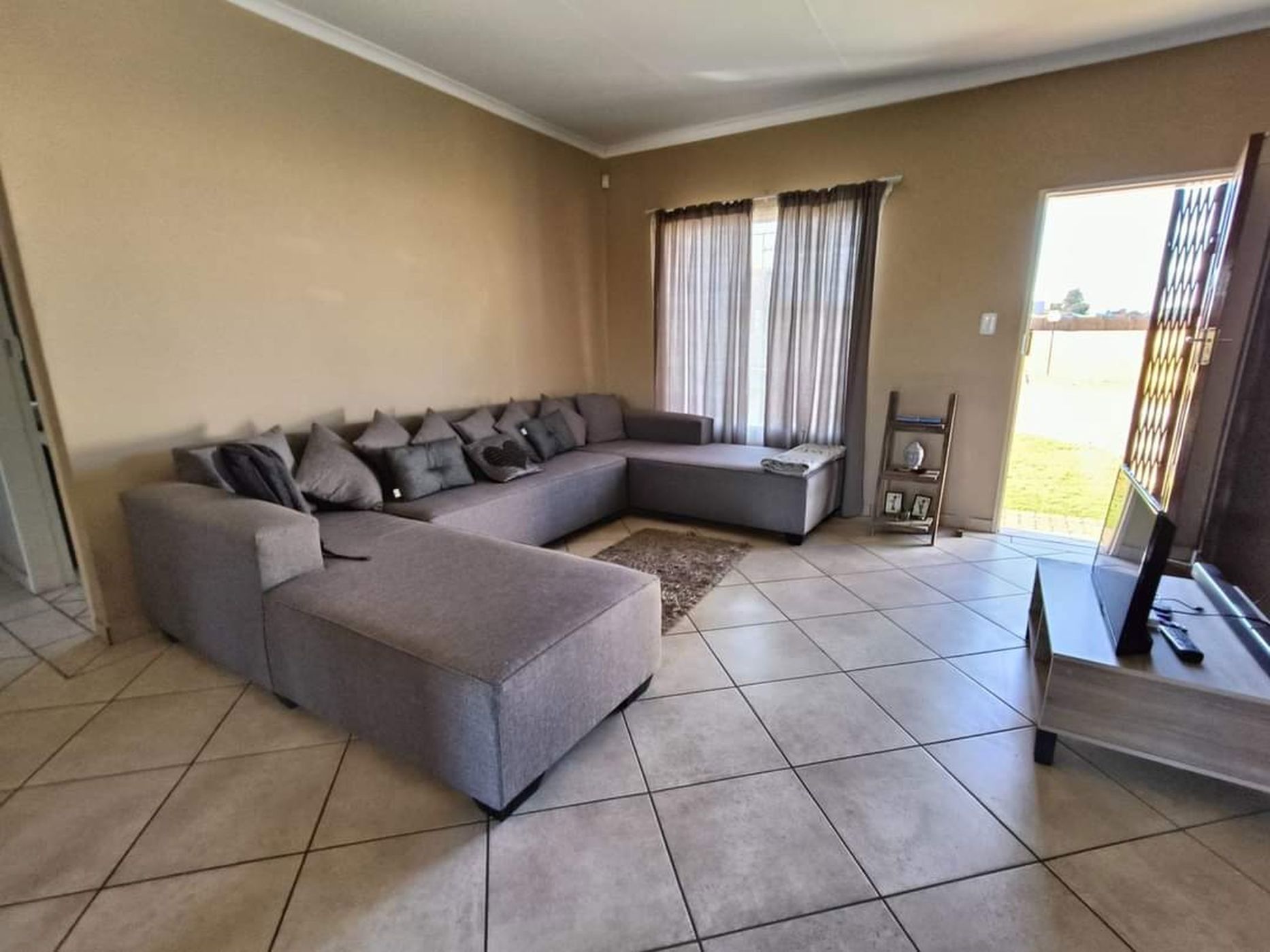 Townhouse for sale in Riversdale, Meyerton - 1VT1666166