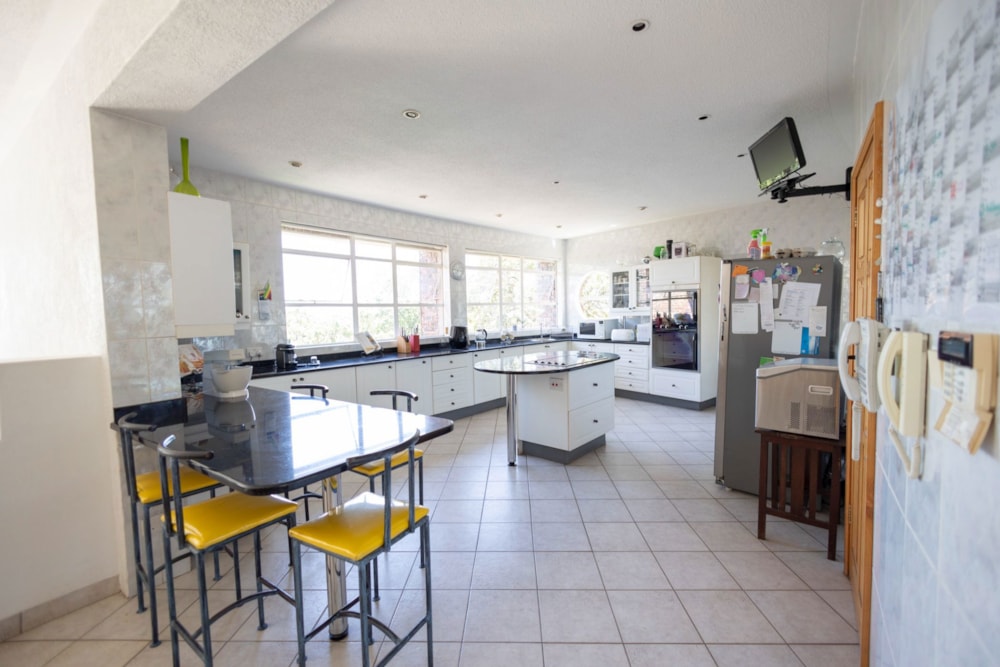 Multi-storey house for sale in Harare, Zimbabwe - 3ZB1666587 Multi-storey house for sale in Harare, Zimbabwe - 3ZB1666587