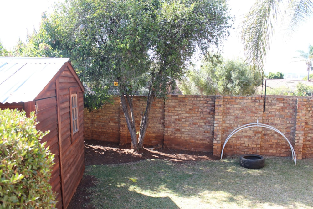 Townhouse to rent in Zwartkop - CNL1717843 Townhouse to rent in Zwartkop - CNL1717843