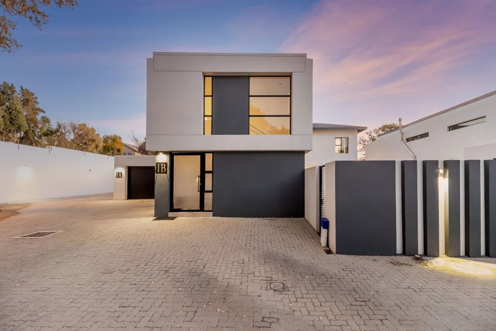 Double-storey cluster sold in Waverley, Johannesburg - HP1667557 Double-storey cluster sold in Waverley, Johannesburg - HP1667557