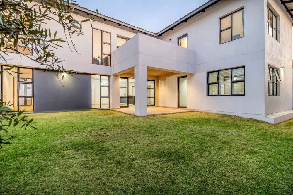 Double-storey cluster sold in Waverley, Johannesburg - HP1667557 Double-storey cluster sold in Waverley, Johannesburg - HP1667557