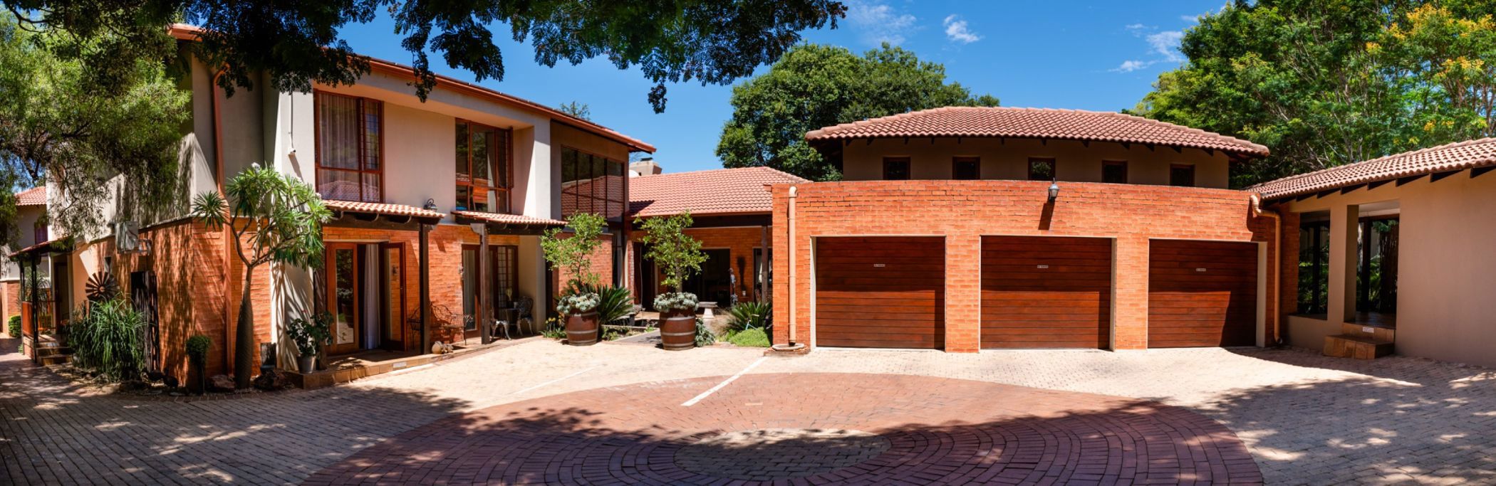 Guesthouse for sale in Baileys Muckleneuk - PT1668269