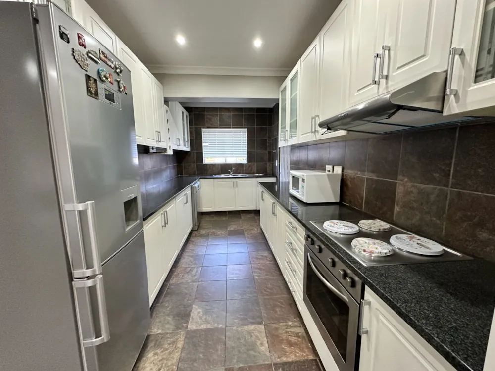 Security complex home let in Hayfields - 1PM1752081