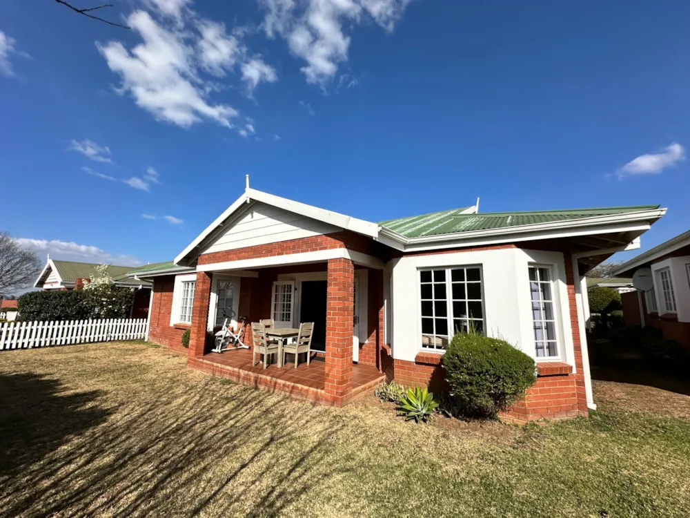 Security complex home let in Hayfields - 1PM1752081