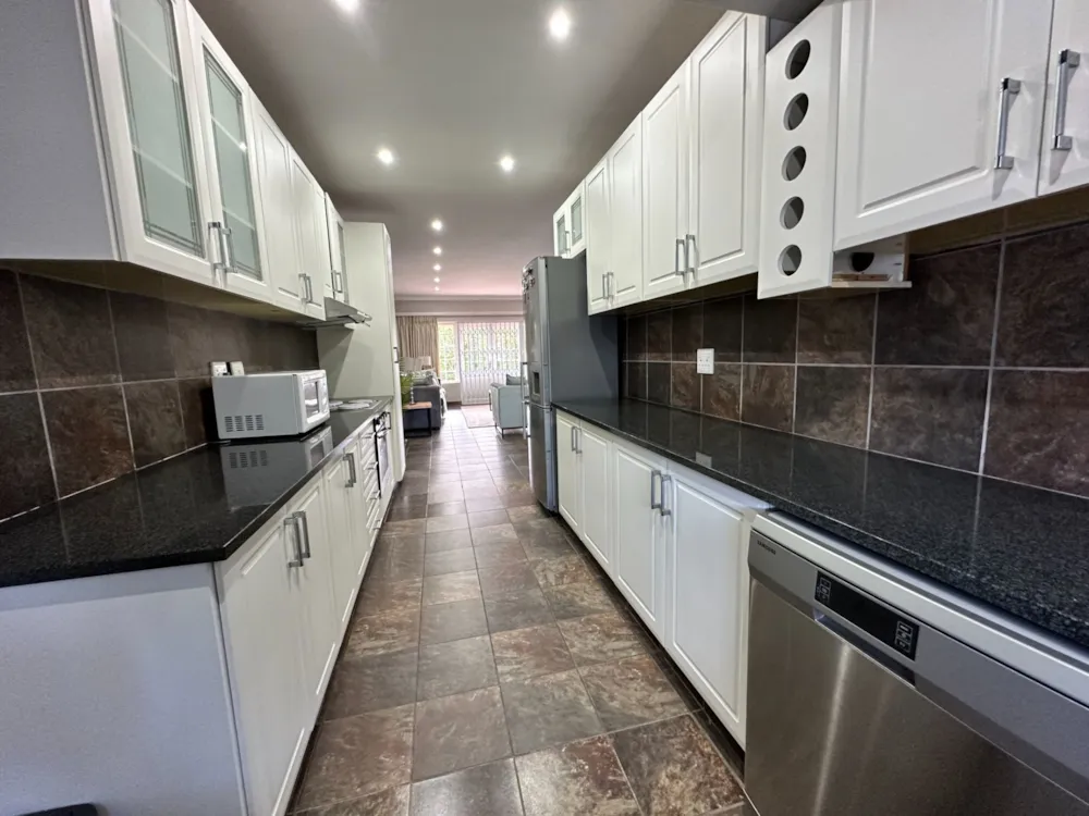Security complex home let in Hayfields - 1PM1752081