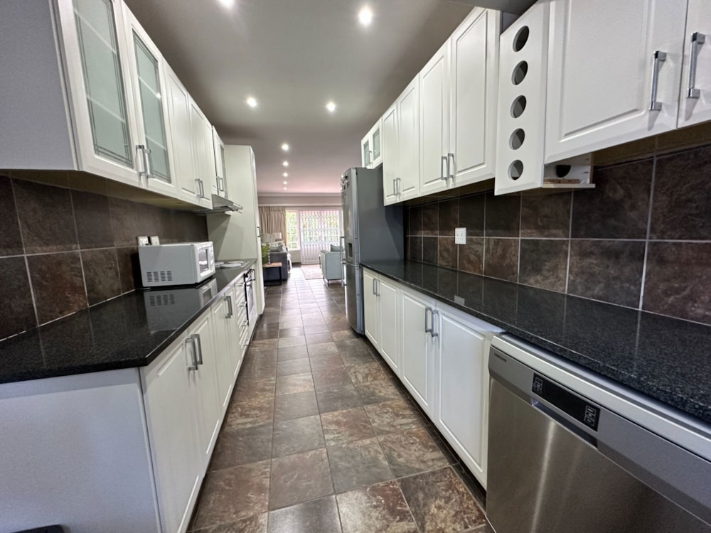 Security complex home let in Hayfields - 1PM1709014 Security complex home let in Hayfields - 1PM1709014