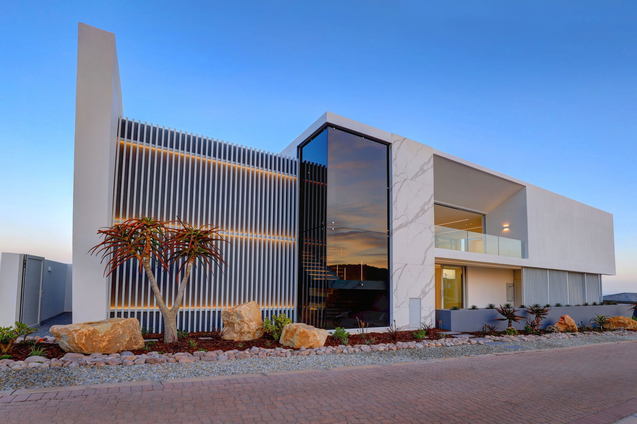 House for sale in Pinnacle Point Golf Estate - 1MB1664952