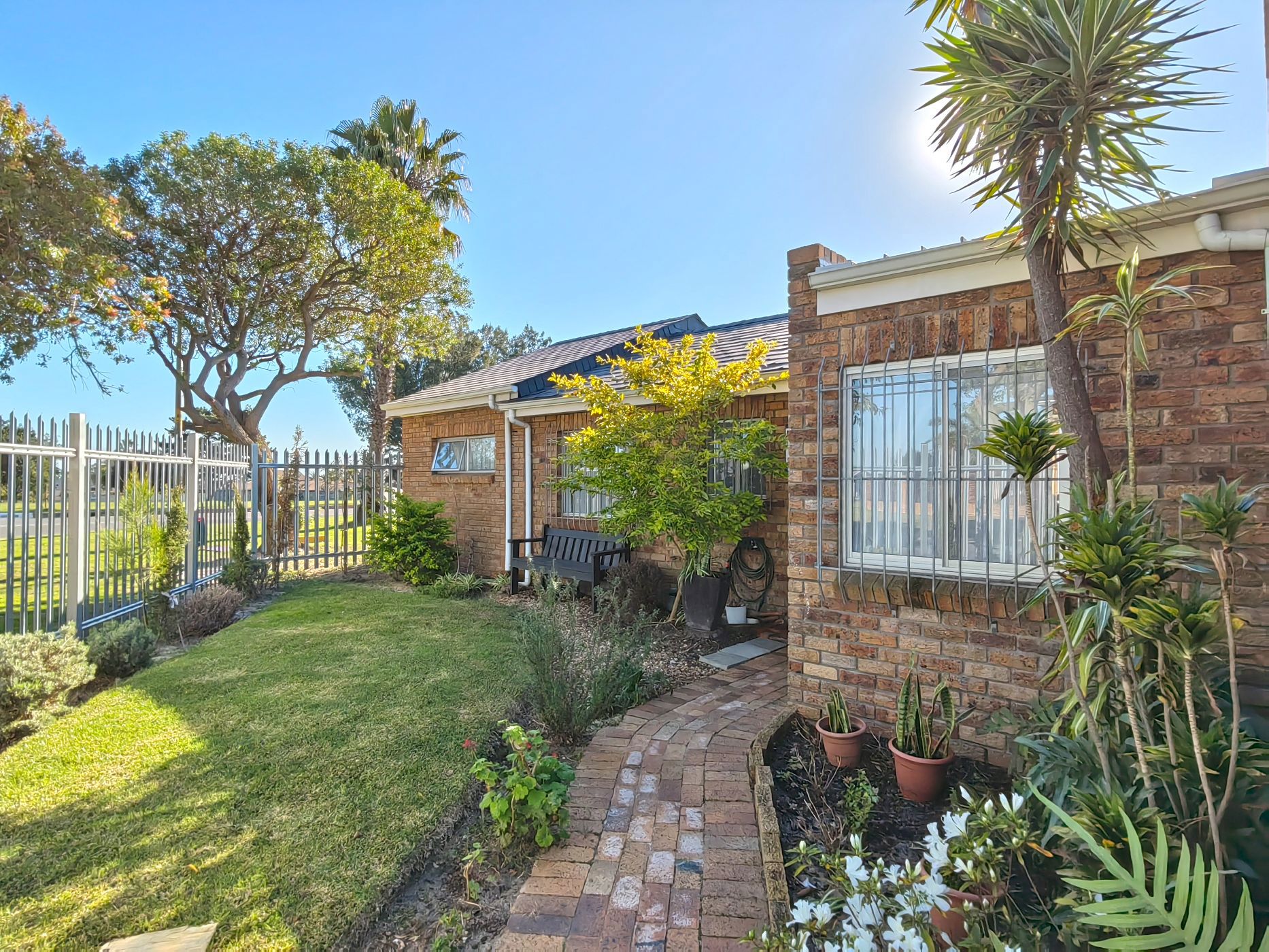 Townhouse sold in Welgelegen, Parow - 1PLA1666703