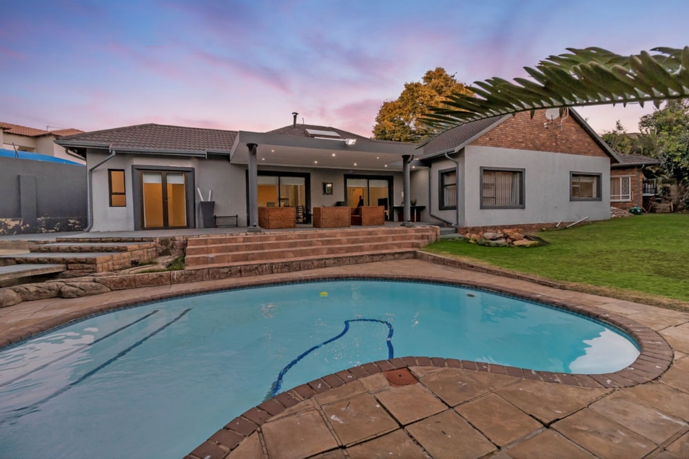 House for sale in Victoria - HP1661882 House for sale in Victoria - HP1661882