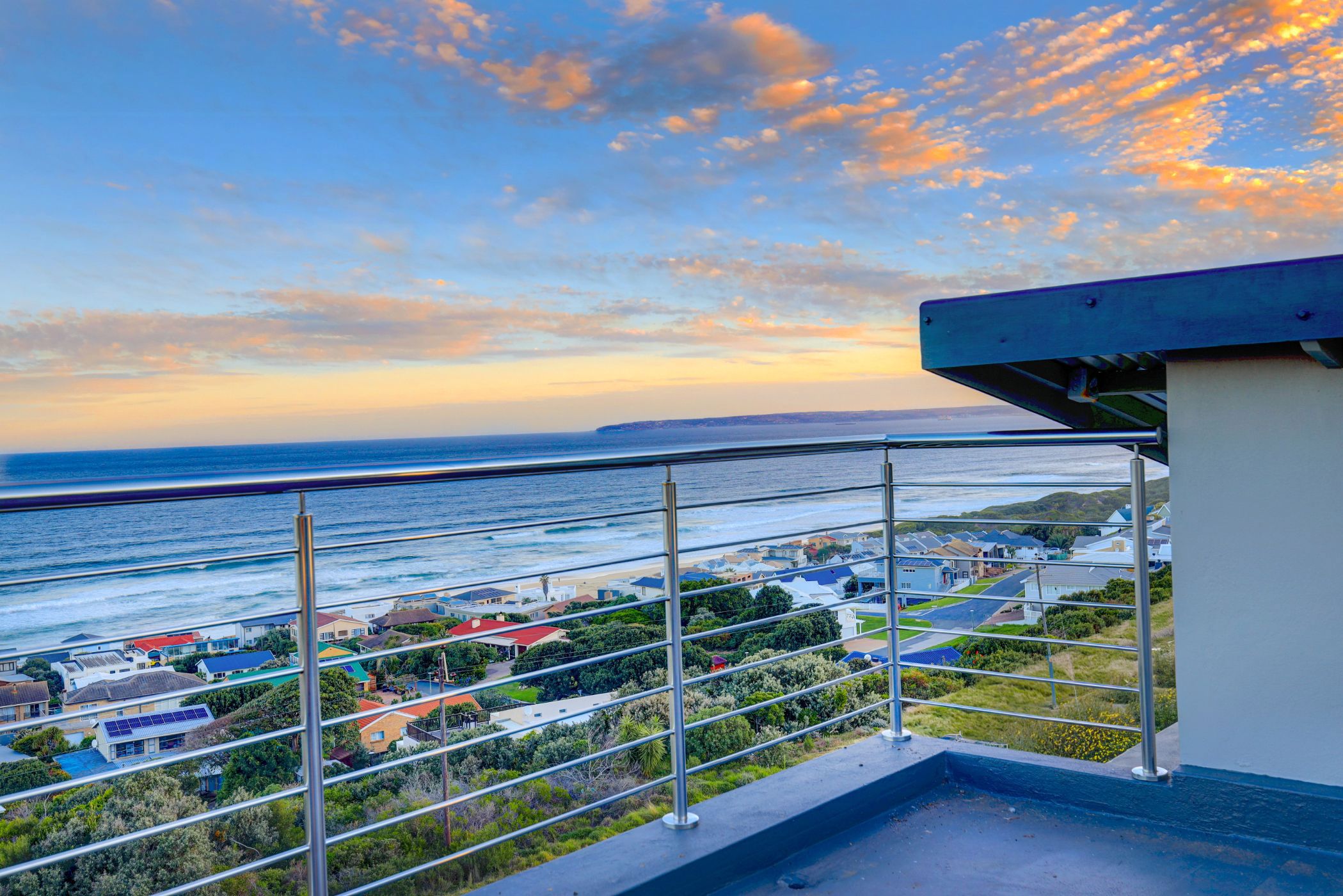 Double-storey house sold in Pienaarstrand - 1MB1665152