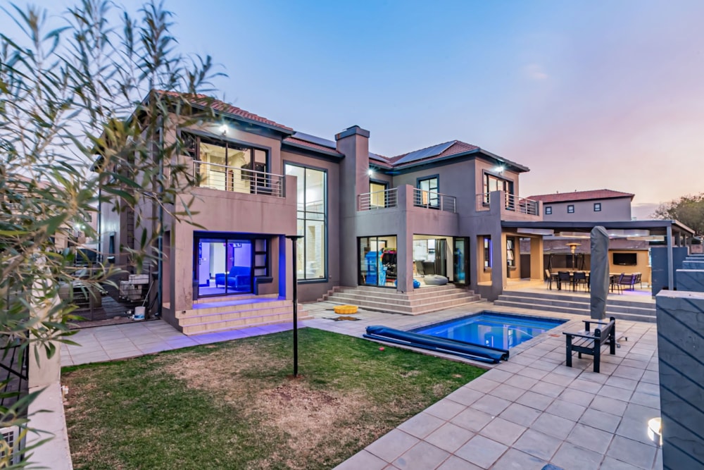 Golf estate house for sale in Blue Valley Golf Estate - CN1664116 Golf estate house for sale in Blue Valley Golf Estate - CN1664116