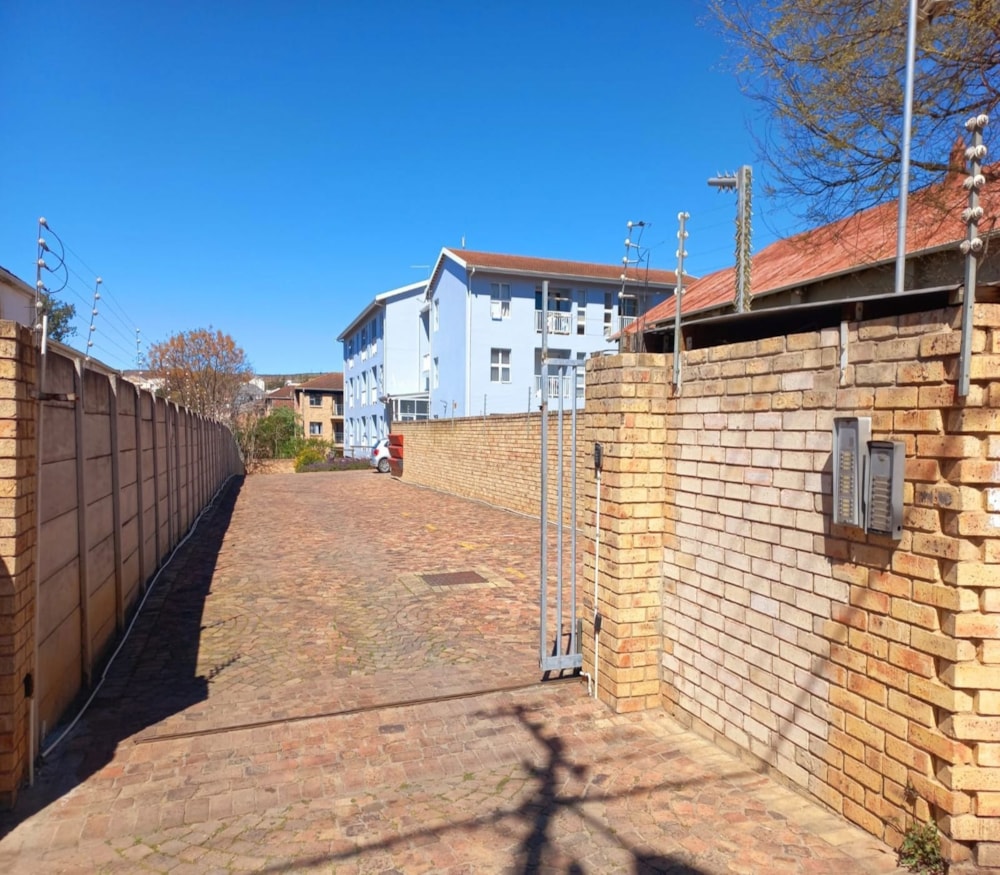 Multi-storey apartment to rent in Grahamstown Central (Makhanda Central) - 1GC1710586 Multi-storey apartment to rent in Grahamstown Central (Makhanda Central) - 1GC1710586