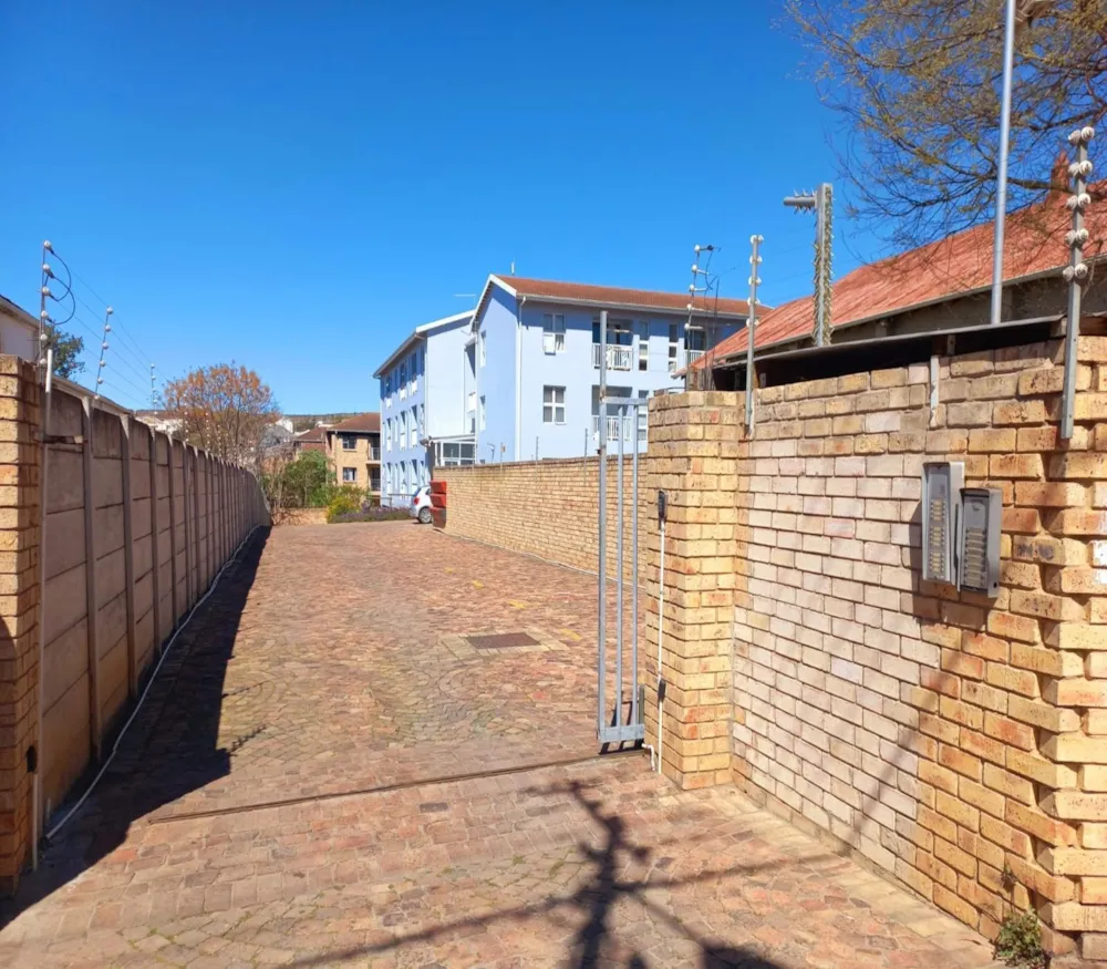 Multi-storey apartment let in Grahamstown Central (Makhanda Central) - 1GC1748771 Multi-storey apartment let in Grahamstown Central (Makhanda Central) - 1GC1748771